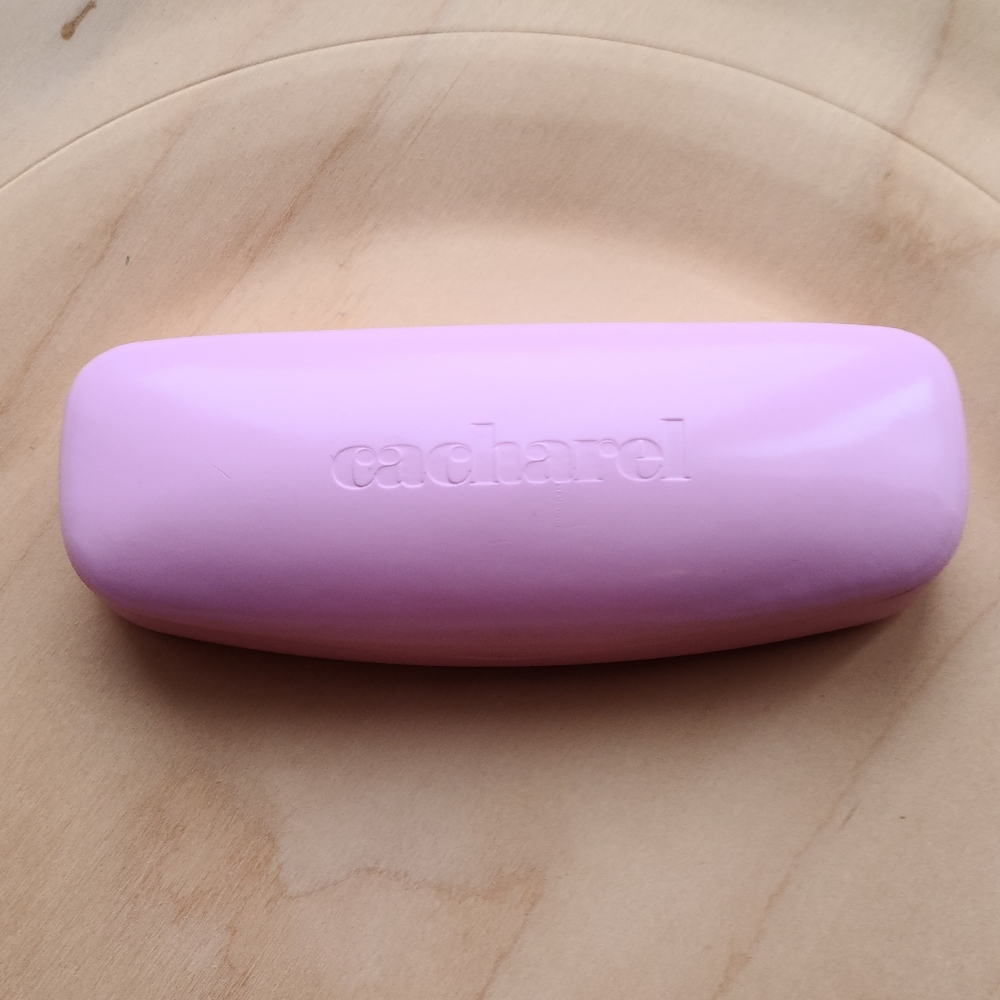 Cacharel Case